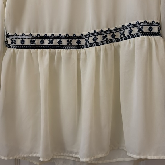 STELLA & DOT MAETTE SHEER BLOUSE SIZE M LINED NAVY EMBROIDERED  BUTTON LS - Picture 8 of 14